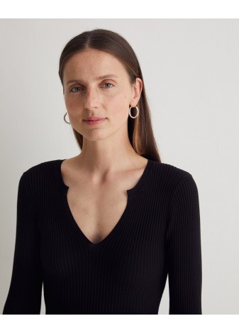 Vestido Yerse Midi Plisado Punto Negro Escote Pico