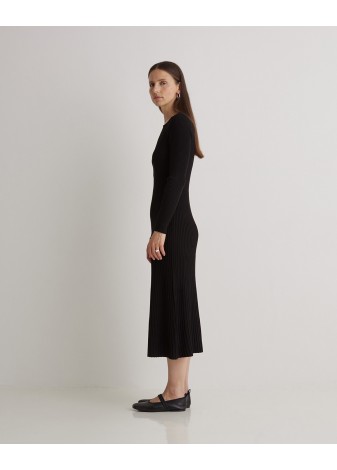 Vestido Yerse Midi Plisado Punto Negro Escote Pico