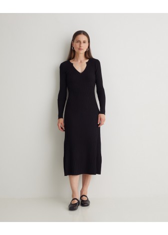 Vestido Yerse Midi Plisado Punto Negro Escote Pico
